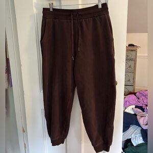 Lululemon Scuba High-Rise Relaxed Jogger *Full Length
Espresso